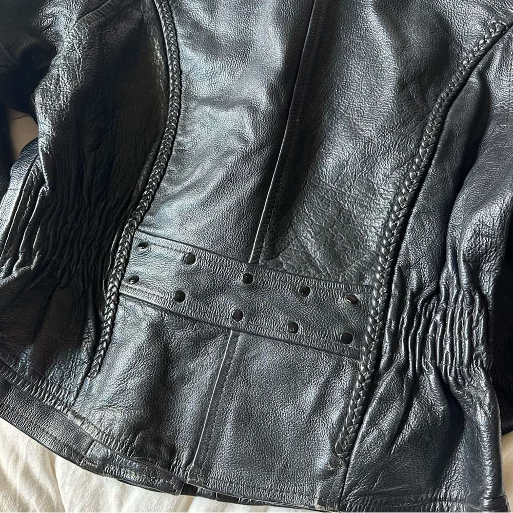 Vintage Leather Moto Jacket | lined & beautiful details | size small/medium - Picture 4 of 11